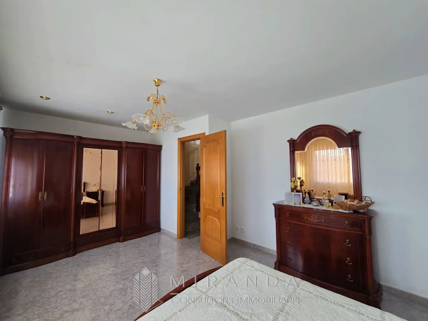 Habitación de Casa adosada en venta en Canovelles con Aire acondicionado, Calefacción y Terraza