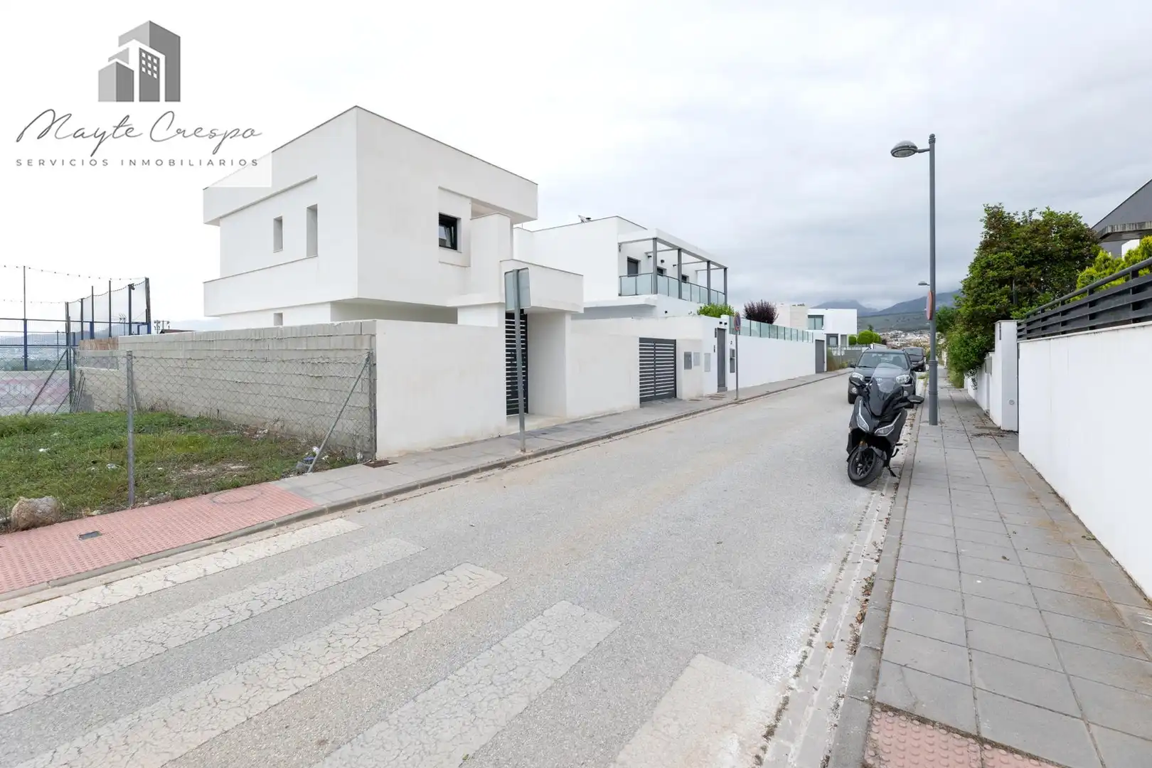 Vista exterior de Casa o chalet en venta en La Zubia con Terraza y Piscina