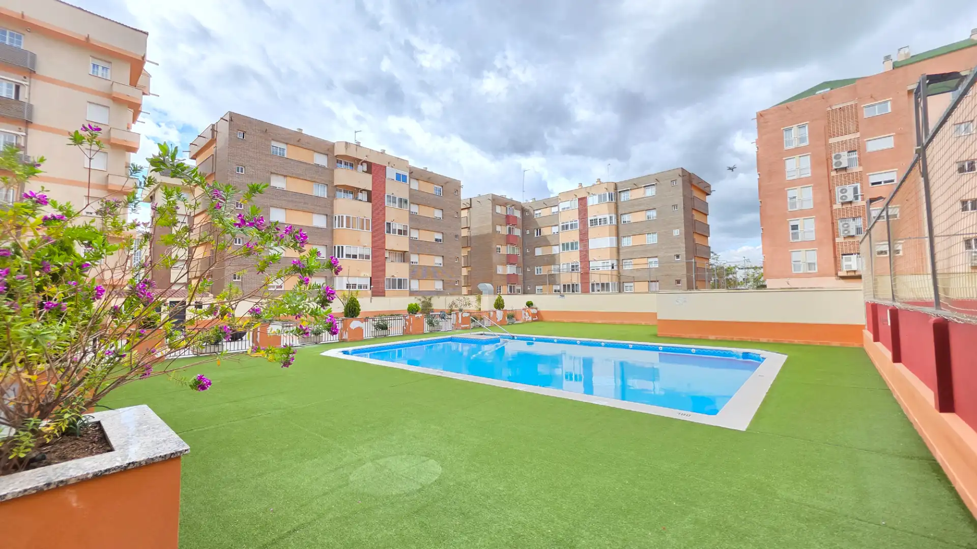 Piscina de Piso de alquiler en  Jaén Capital con Aire acondicionado, Calefacción y Amueblado