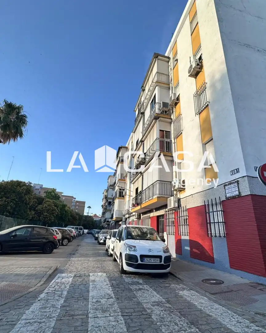Vista exterior de Planta baja en venta en Sevilla