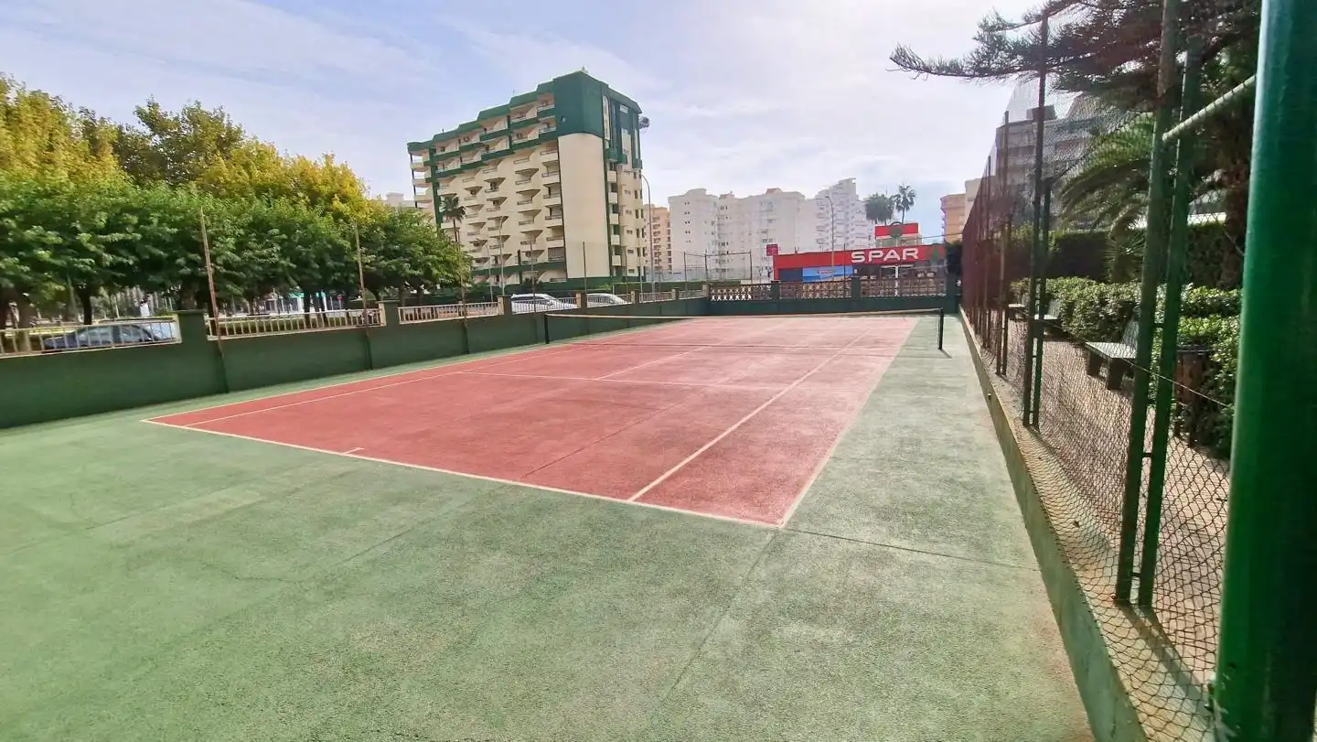 Parkplatz von Wohnungen zum Verkauf in Gandia mit Klimaanlage, Terrasse und Möbliert