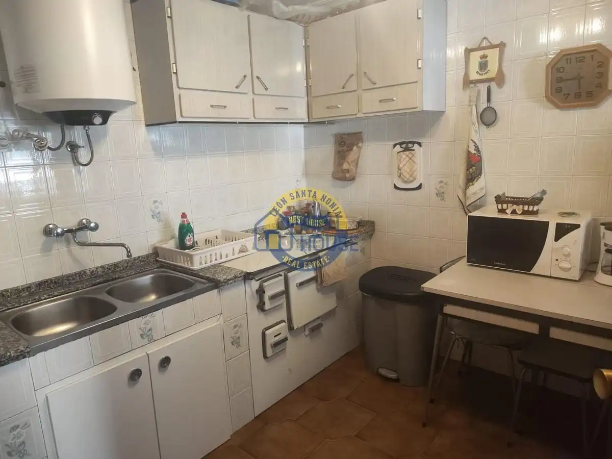 Kitchen of Houses for sale in Villanueva de las Manzanas, León