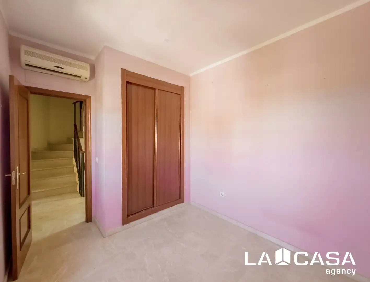 Dormitori de Casa adosada en venda en Dos Hermanas amb Terrassa, Traster i Balcó