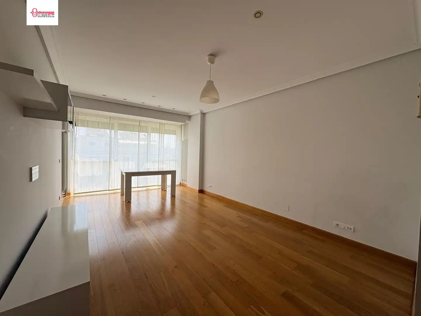 Sala d'estar de Apartament en venda en Burgos amb Calefacció, Traster i Piscina comunitària