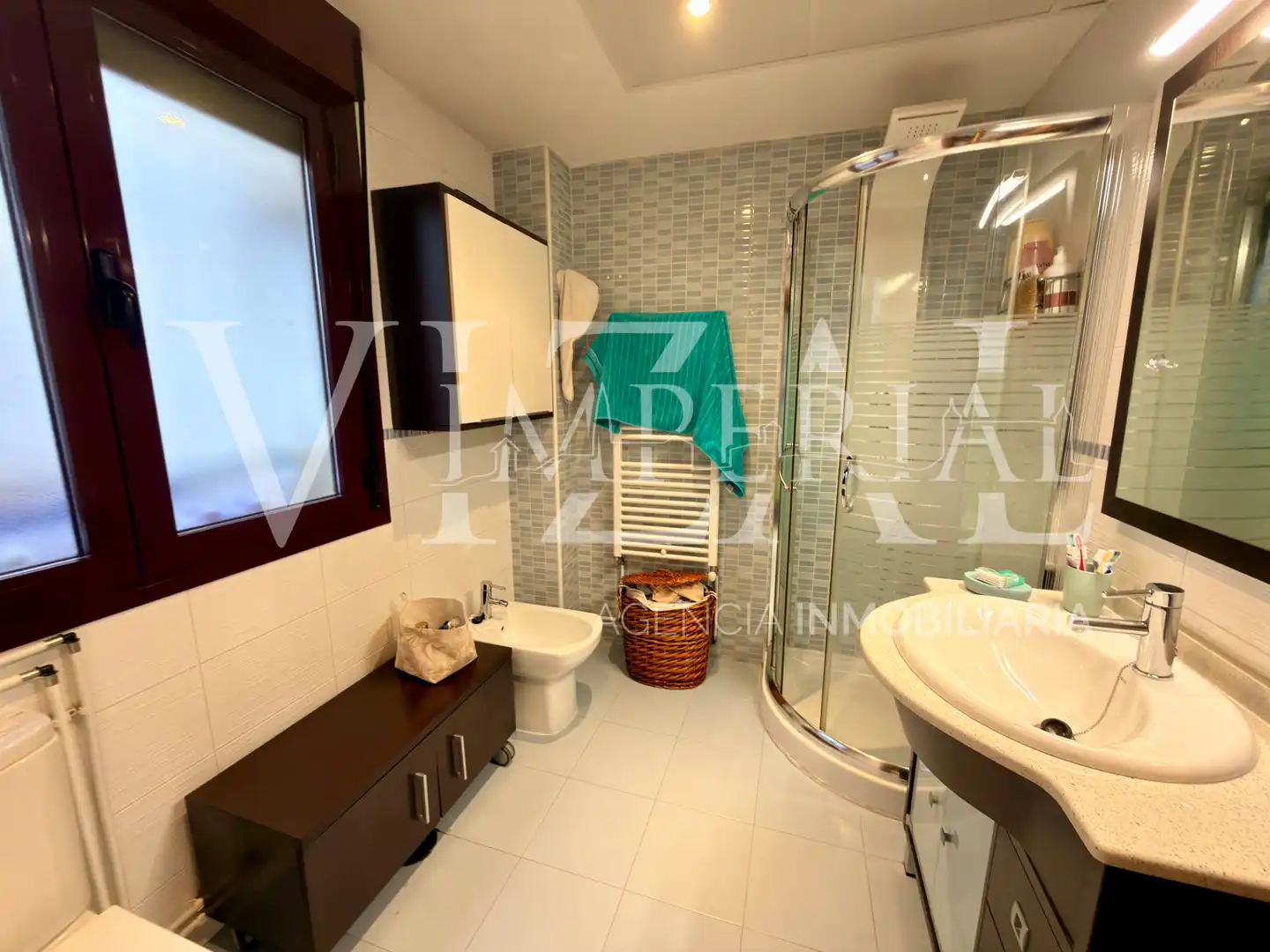 Baño de Apartamento en venta en Toledo con Calefacción, Parquet y Trastero