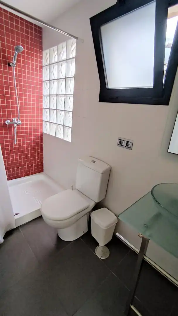 Badezimmer von Dachboden zur Miete in Málaga mit Klimaanlage, Heizung und Terrasse