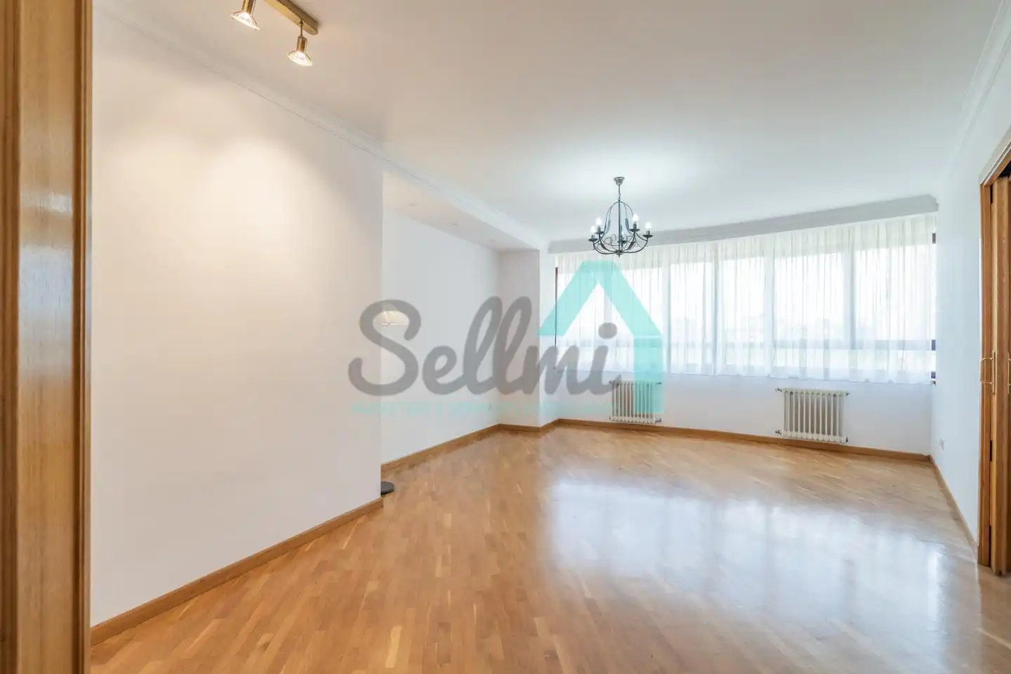 Sala de estar de Piso de alquiler en Oviedo  con Calefacción, Parquet y Terraza