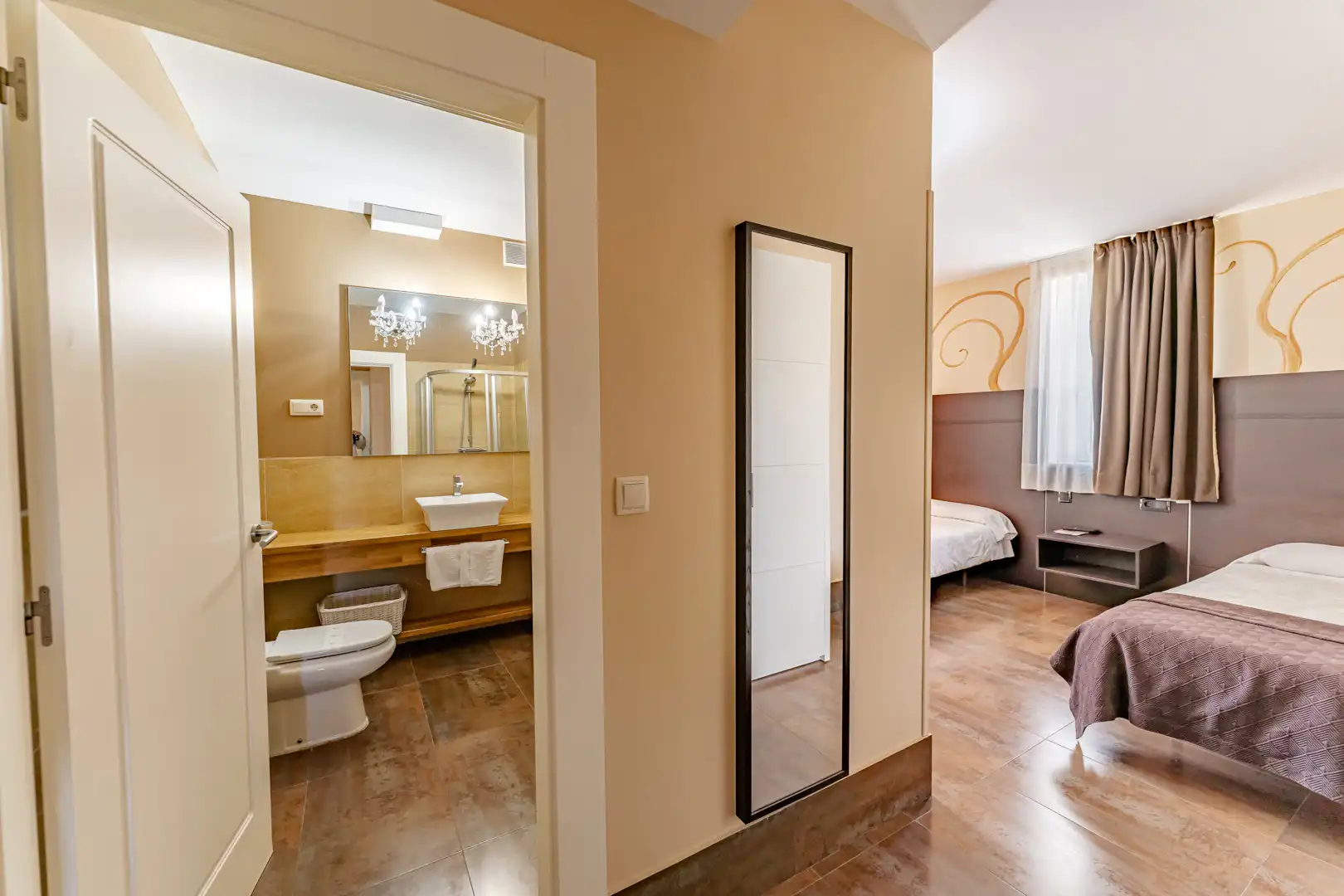 Habitación de Edificio en venta en Valle de Losa con Alarma