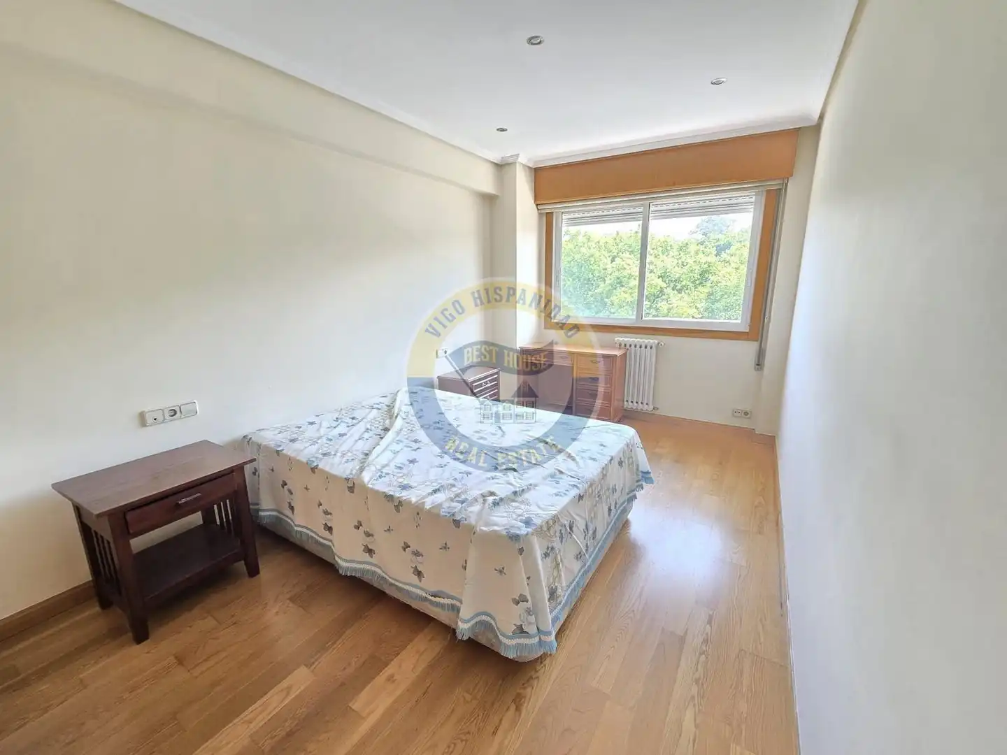 Schlafzimmer von Wohnung zur Miete in Vigo  mit Heizung, Parkett und Möbliert