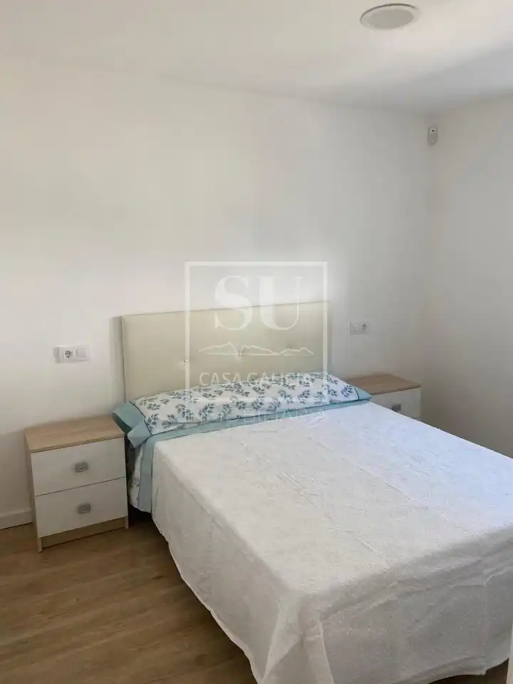 Schlafzimmer von Wohnung zur Miete in Baiona mit Klimaanlage, Heizung und Möbliert
