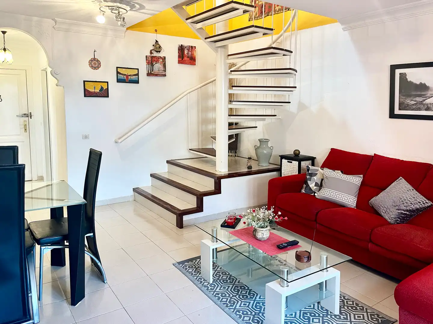 Sala d'estar de Casa adosada en venda en Granadilla de Abona amb Aire condicionat, Moblat i Piscina comunitària