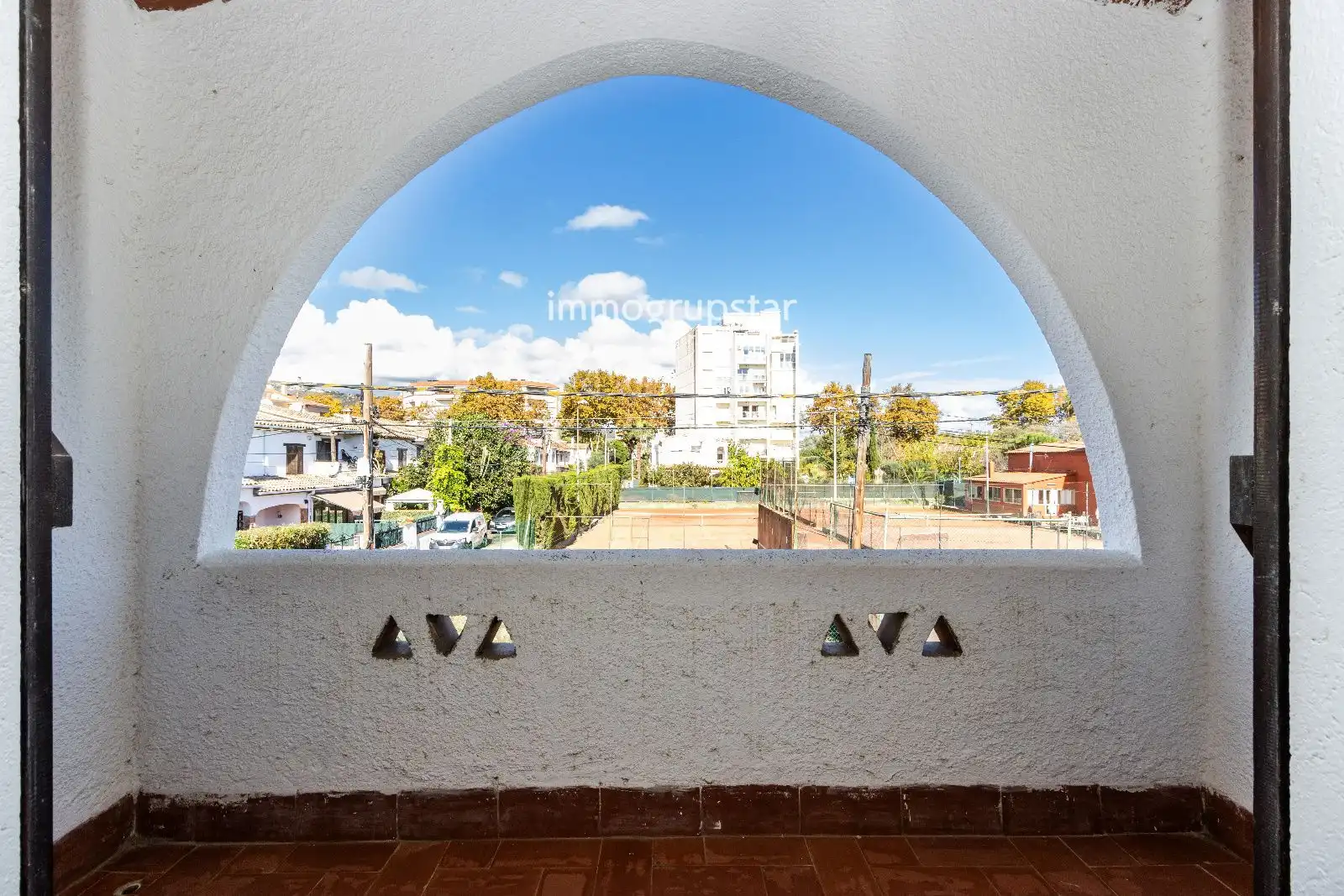 Vista exterior de Casa adosada en venda en Castell d'Aro, Platja d'Aro i s'Agaró amb Moblat, Forn i Rentadora