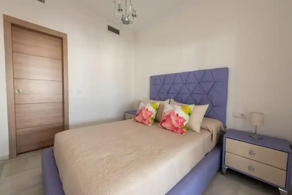 Schlafzimmer von Dachboden zur Miete in Jerez de la Frontera mit Klimaanlage und Balkon