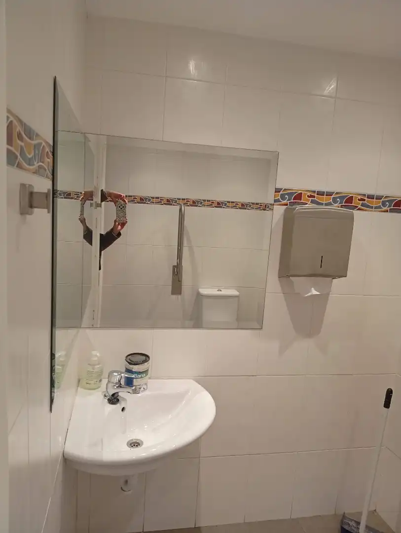Baño de Local de alquiler en Portugalete con Aire acondicionado y Calefacción