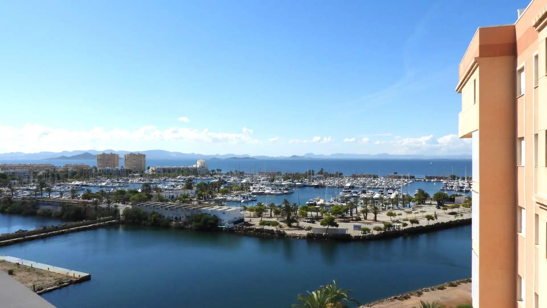 Vista exterior de Piso en venta en La Manga del Mar Menor con Calefacción, Terraza y Amueblado