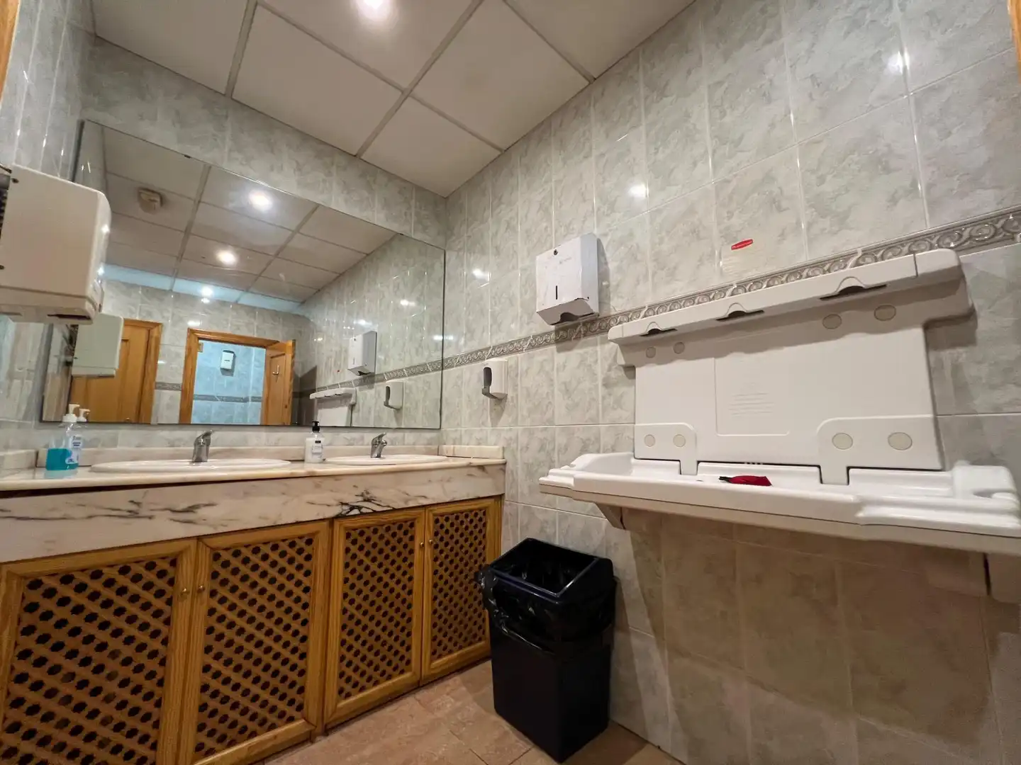 Badezimmer von Geschaftsraum zum Verkauf in Paterna mit Klimaanlage und Möbliert