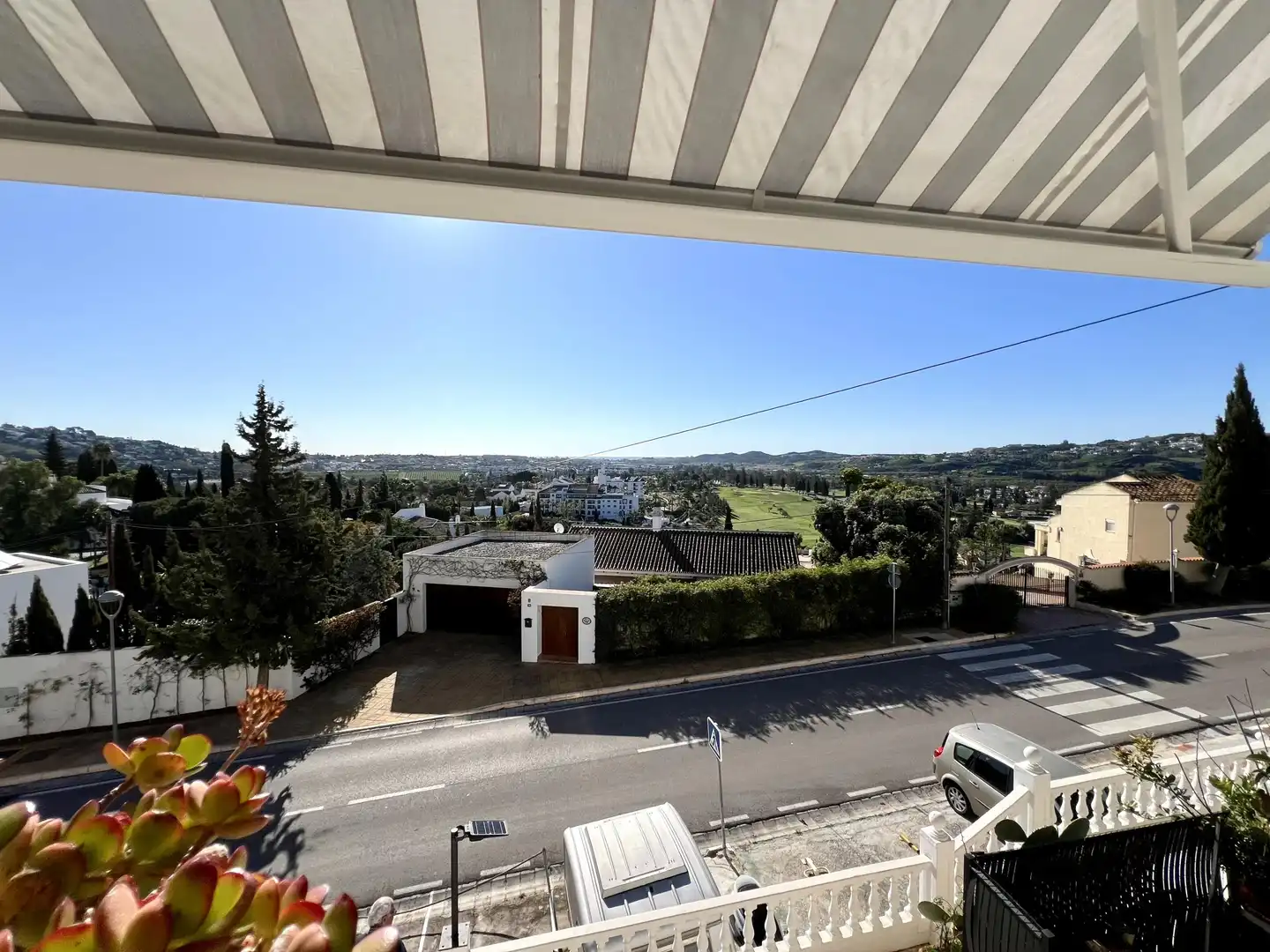 Vista exterior de Casa adosada en venda en Mijas amb Aire condicionat, Calefacció i Terrassa