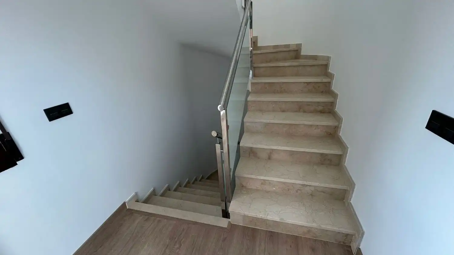 Einfamilien-Reihenhaus zum Verkauf in La Gineta mit Klimaanlage, Heizung und Terrasse