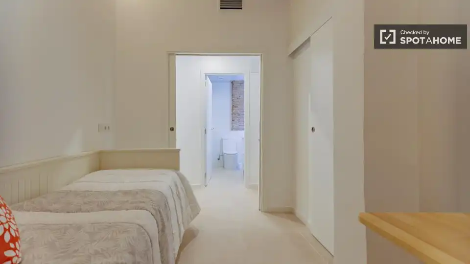 Appartamento con terrazza in affitto a L'Eixample, imagen 8