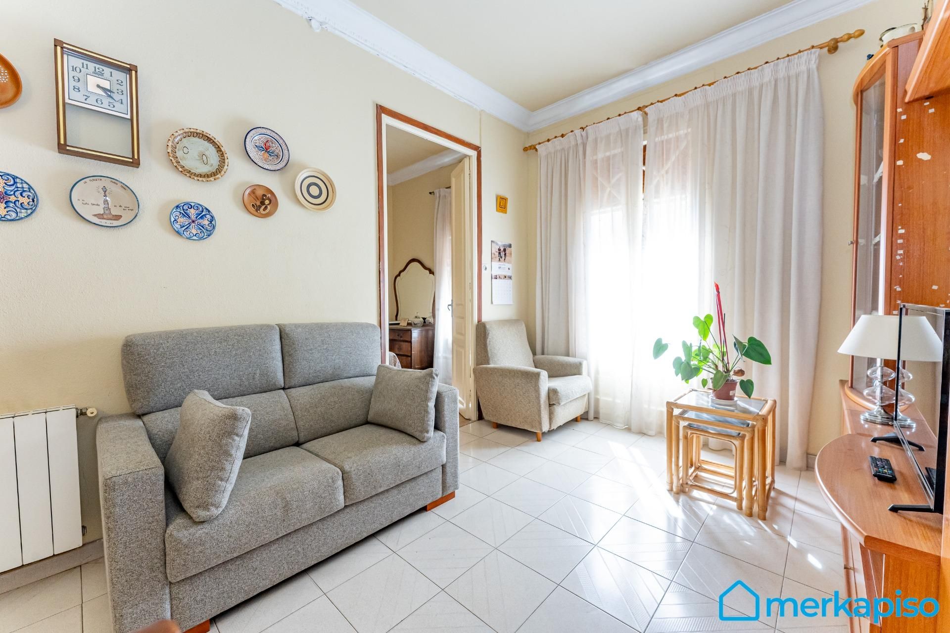Living room of Flat for sale in  Barcelona Capital  with Heating and Balcony
