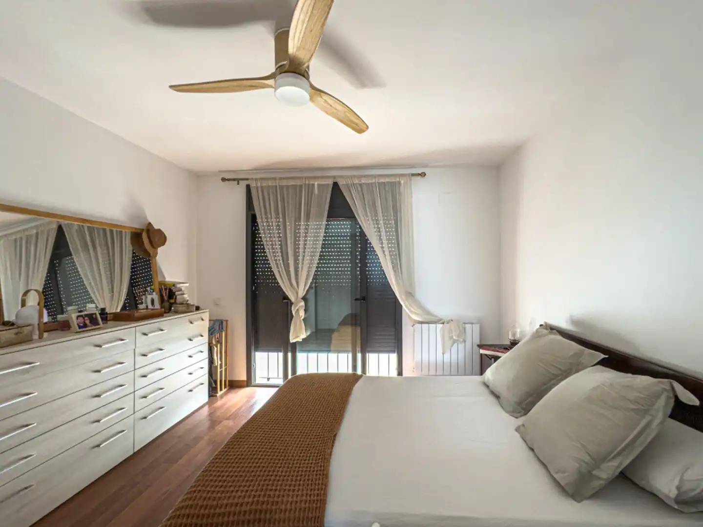 Habitación de Casa adosada en venta en Sant Pere de Ribes con Aire acondicionado, Calefacción y Parquet