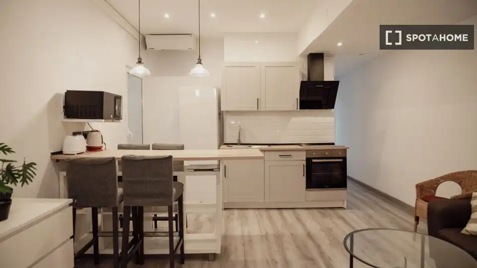 Cocina de Piso para compartir en Barcelona con Aire acondicionado, Calefacción y Amueblado
