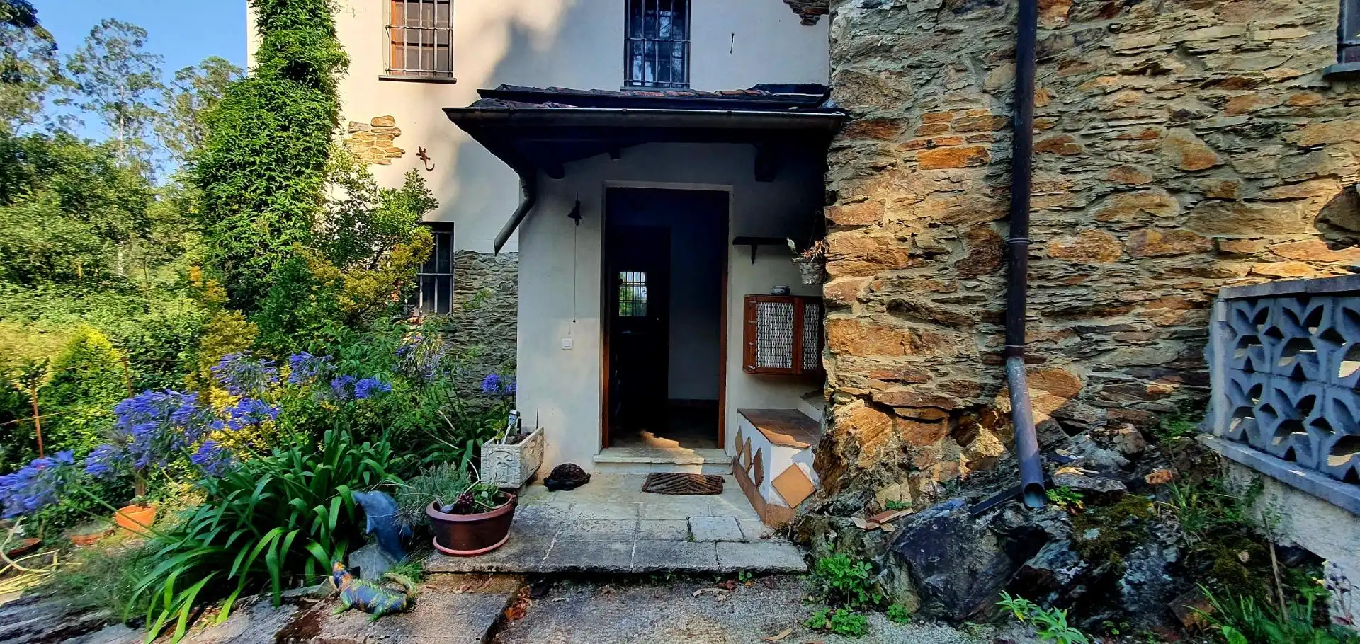 Vista exterior de Casa o chalet en venta en Castropol con Calefacción, Jardín privado y Terraza