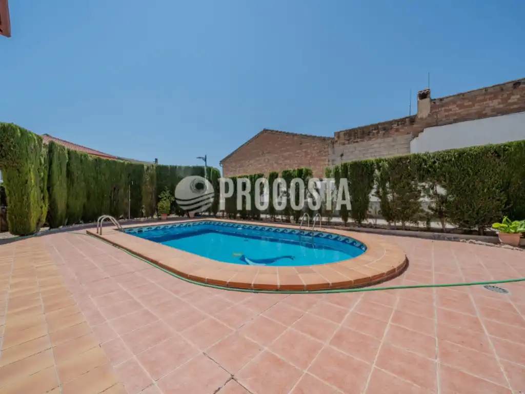 Piscina de Casa o xalet en venda en Fuente Vaqueros amb Aire condicionat, Jardí privat i Terrassa