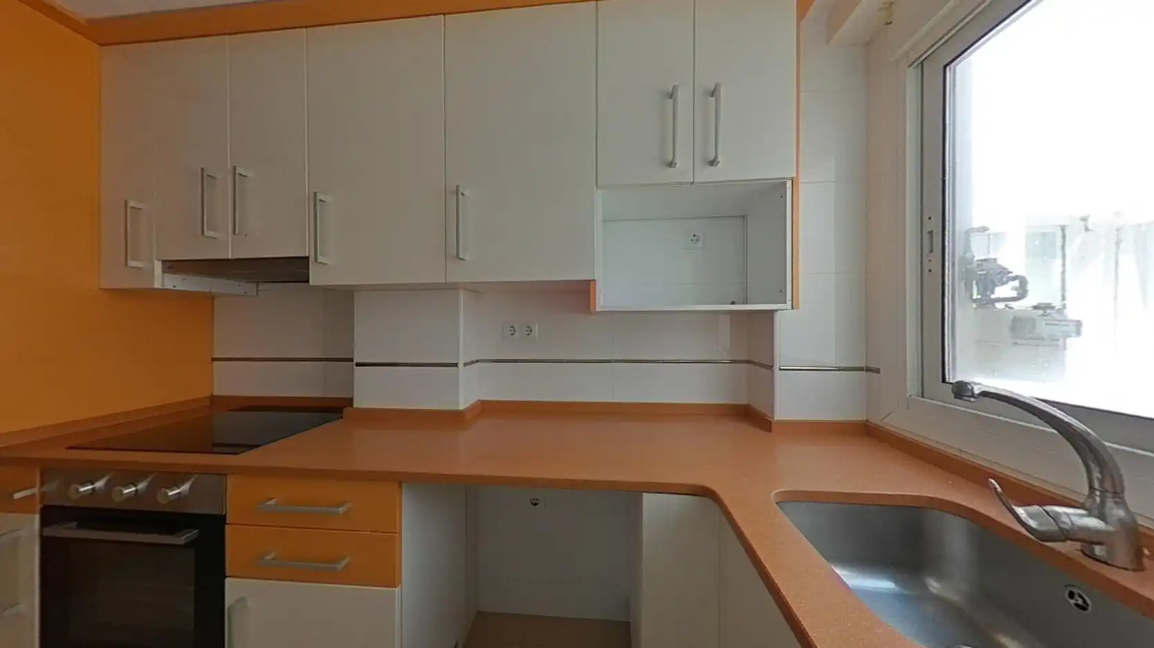 Cocina de Piso en venta en Zaragoza con Calefacción, Horno y Balcón