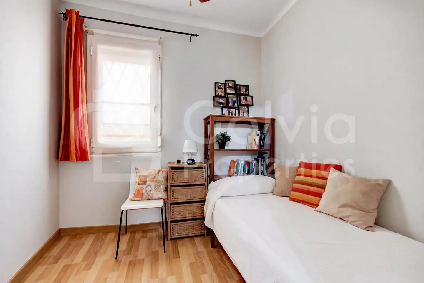 Dormitori de Planta baixa en venda en Castelldefels amb Parquet, Terrassa i Moblat