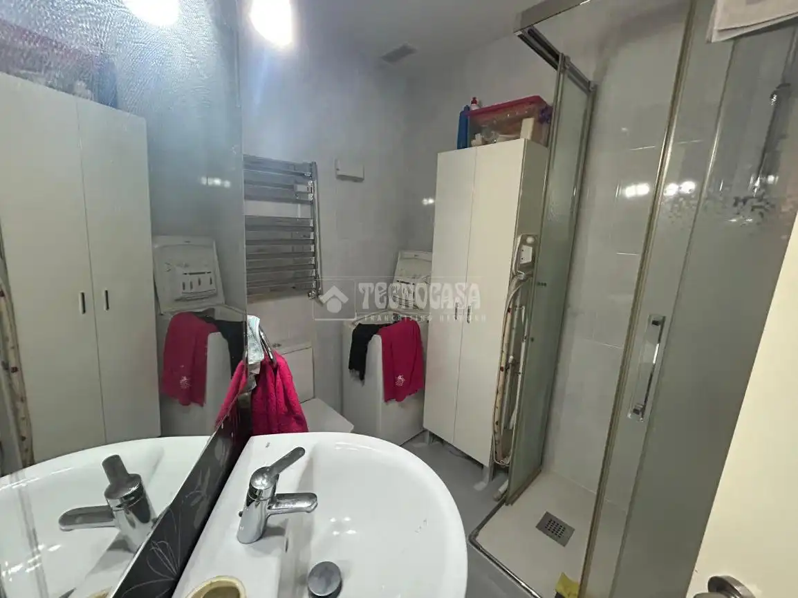 Bathroom of Flat for sale in Madrid  with Heating and Community pool