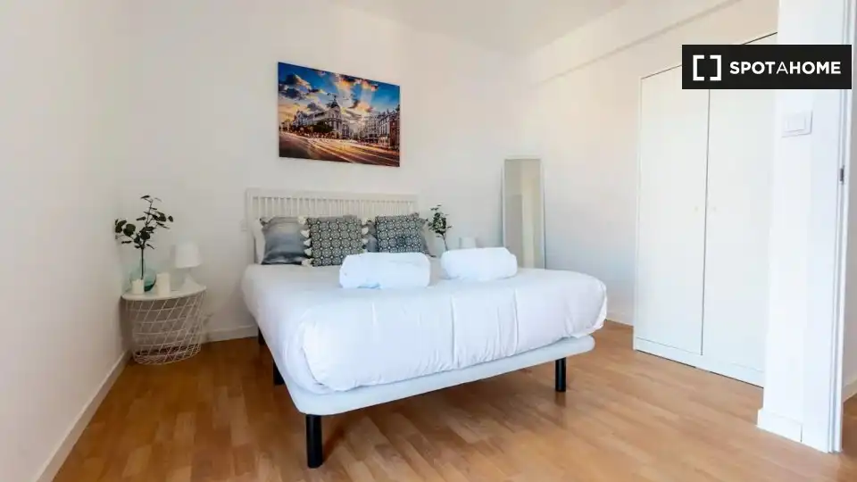 Bedroom of Flat for rent in Madrid  with Air Conditioner, Heating and Furnished