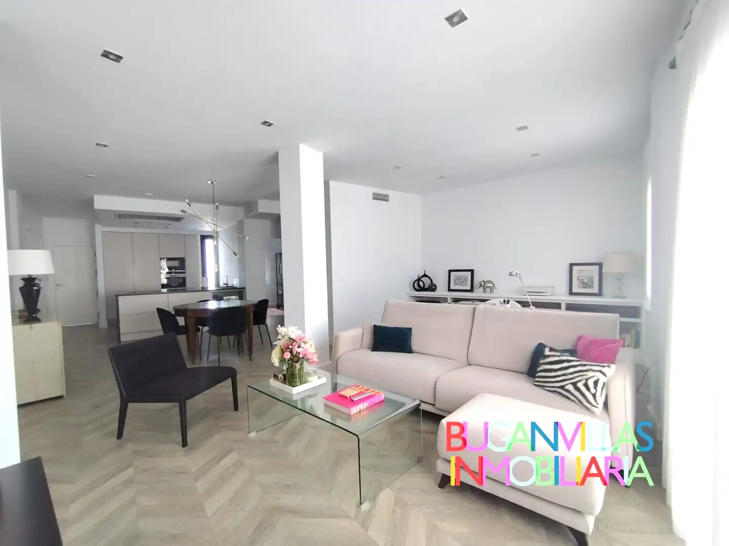 Wohnzimmer von Dachboden zum Verkauf in Lepe mit Abstellraum und Balkon