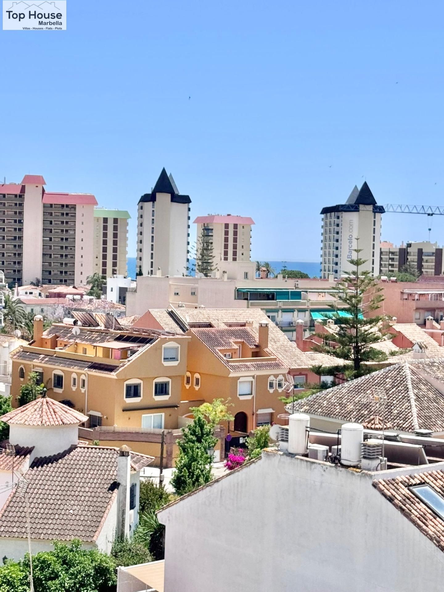 Vista exterior de Dúplex en venda en Fuengirola amb Aire condicionat, Terrassa i Traster
