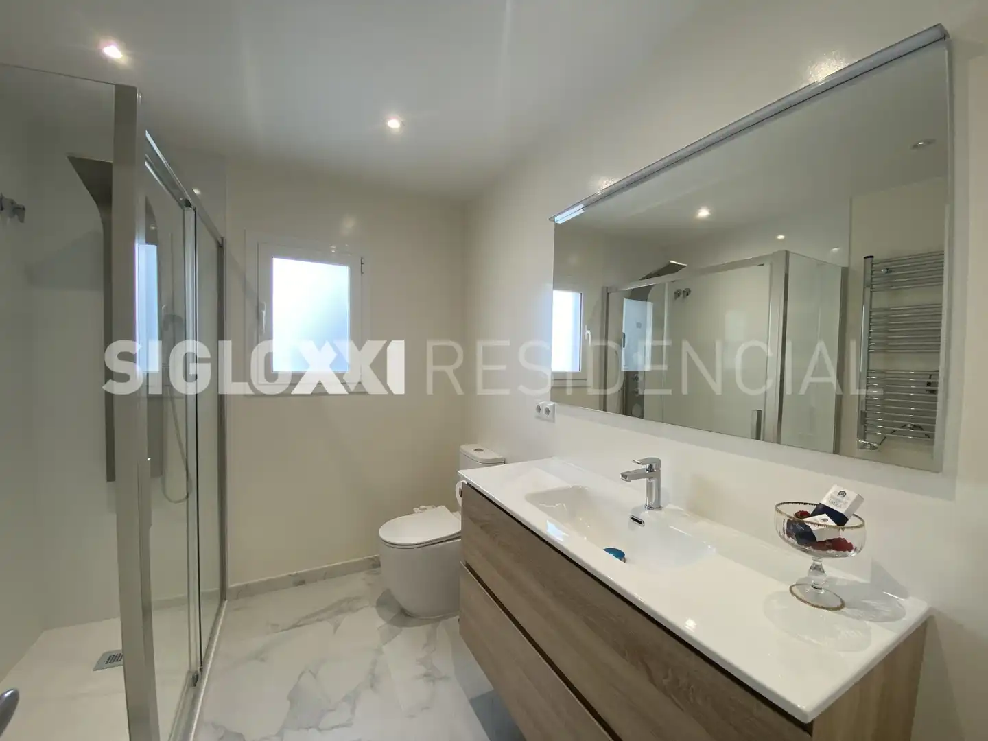 Badezimmer von Maisonette zum Verkauf in Barcelona mit Klimaanlage, Heizung und Möbliert
