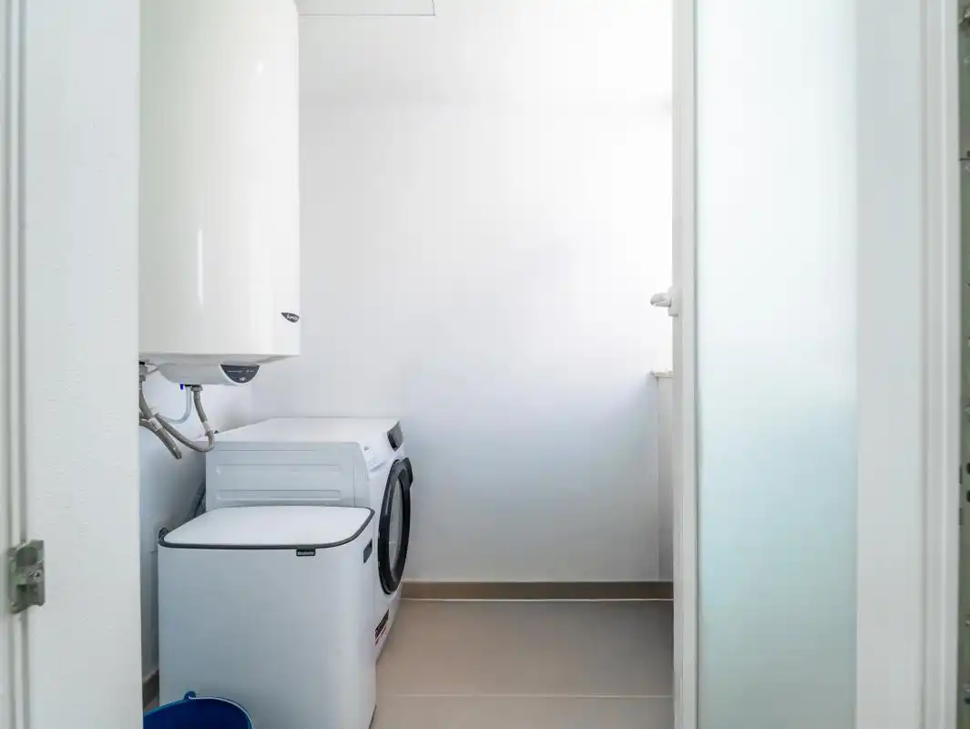Wohnung zum Verkauf in Manilva mit Klimaanlage, Heizung und Privatgarten