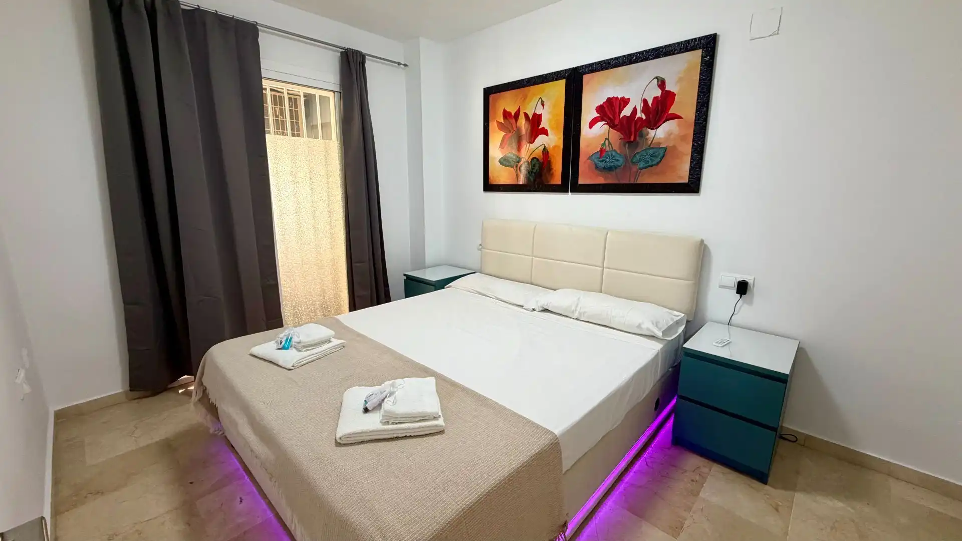 Habitación de Apartamento de alquiler en Benalmádena con Aire acondicionado, Calefacción y Terraza
