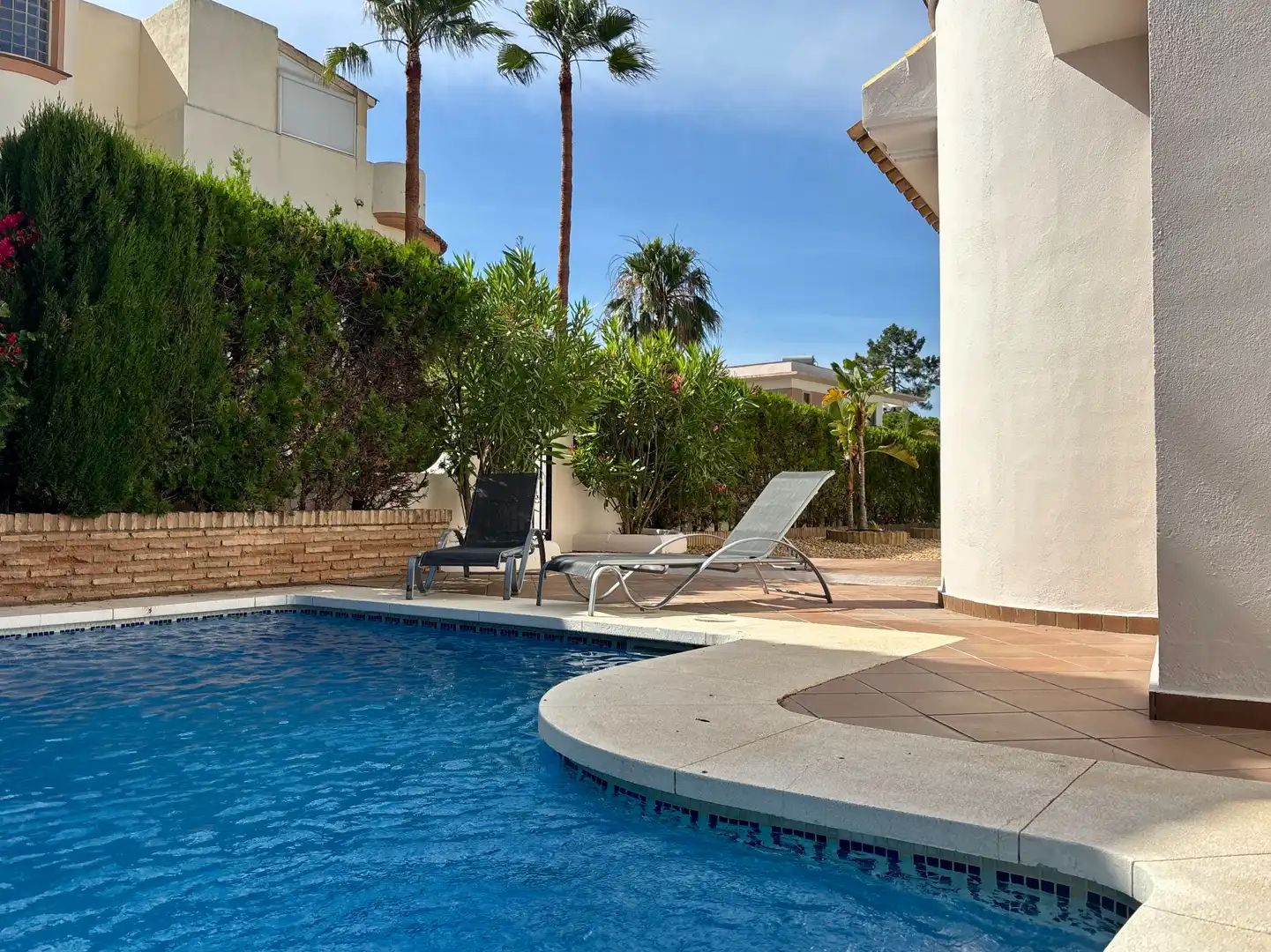 Schwimmbecken von Haus oder Chalet zur Miete in Islantilla mit Klimaanlage, Heizung und Privatgarten
