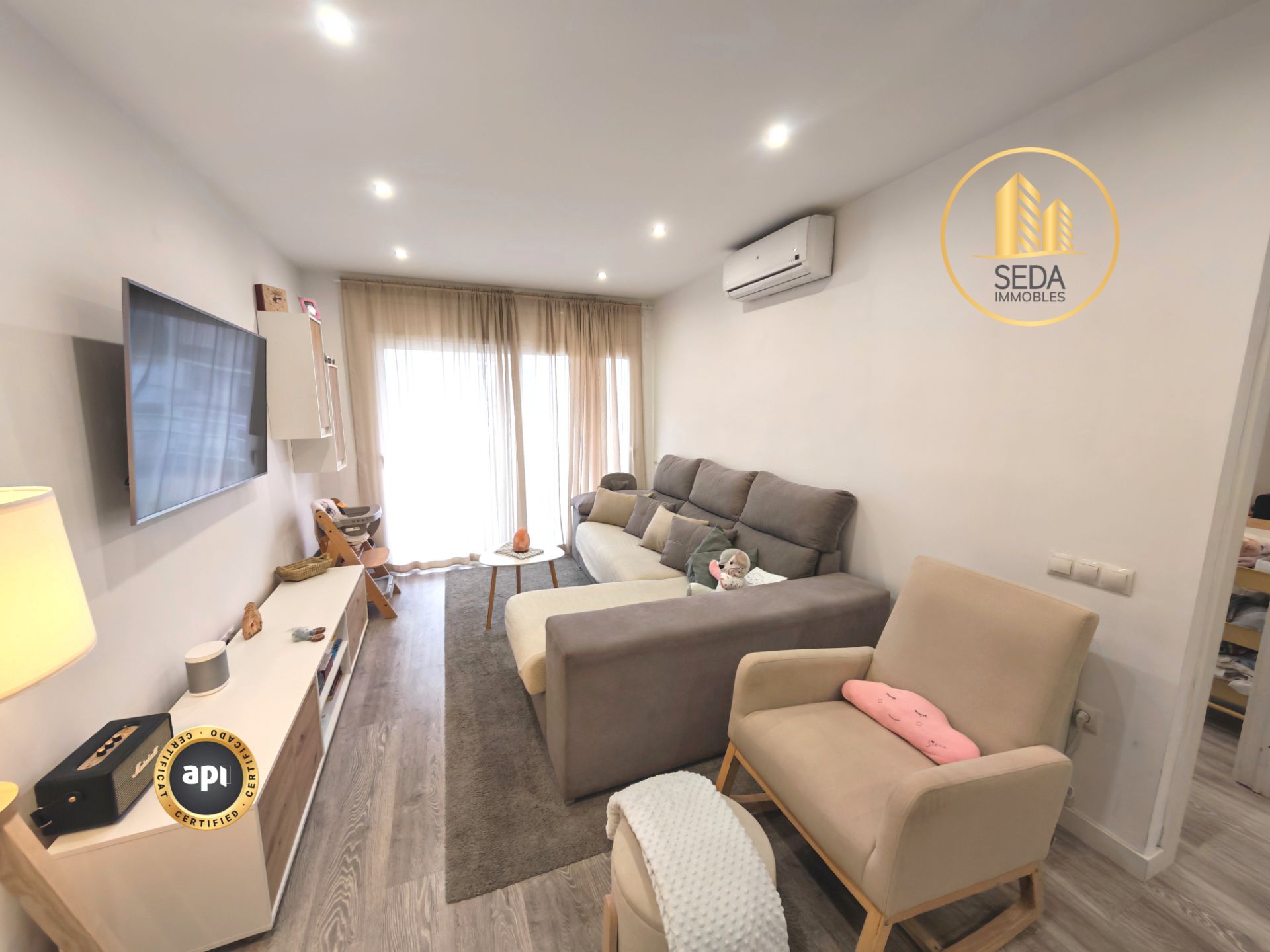 Living room of Flat for sale in Terrassa  with Air Conditioner, Heating and Parquet flooring