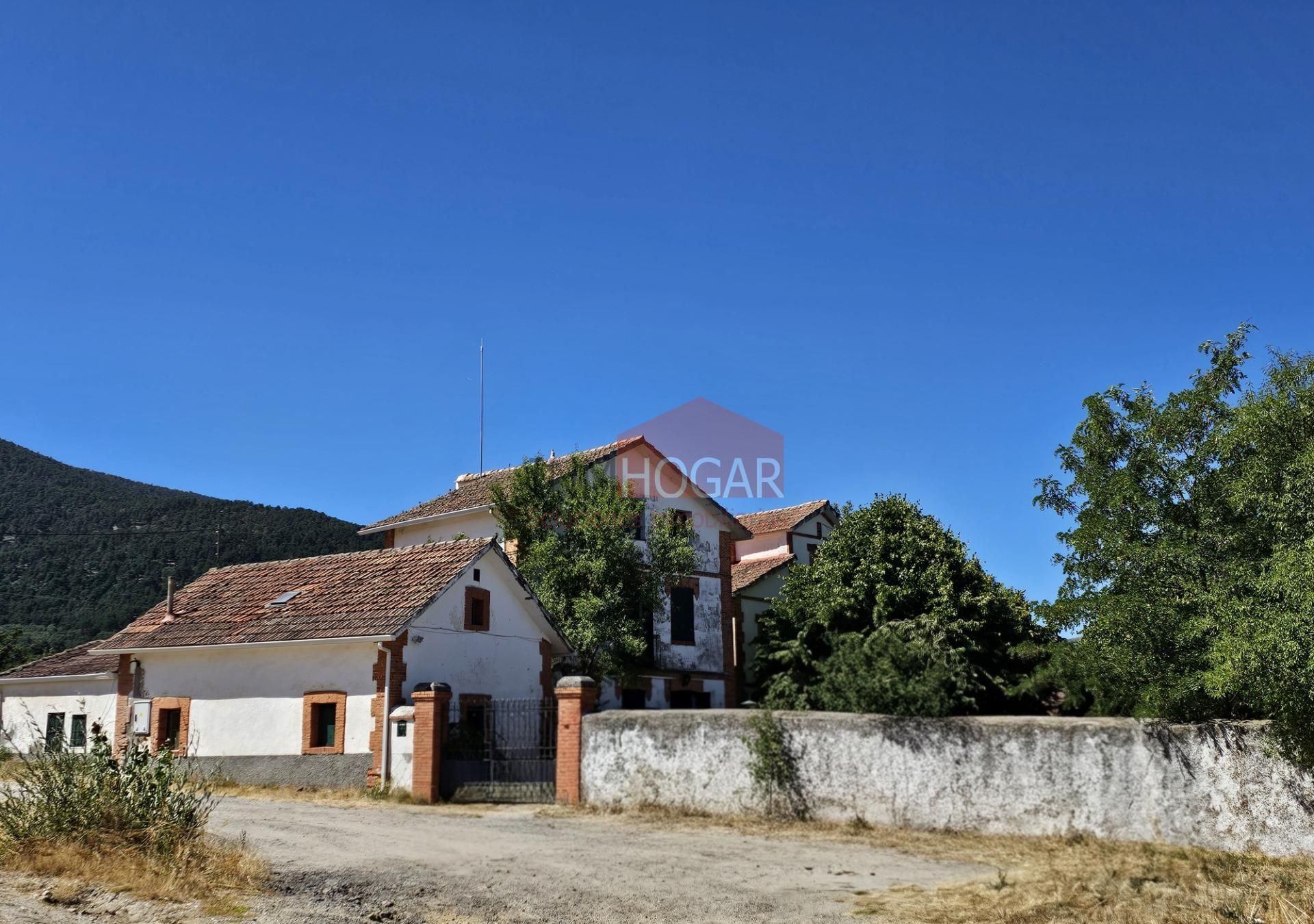 Außenansicht von Country house zum verkauf in El Espinar mit Privatgarten, Abstellraum und Balkon