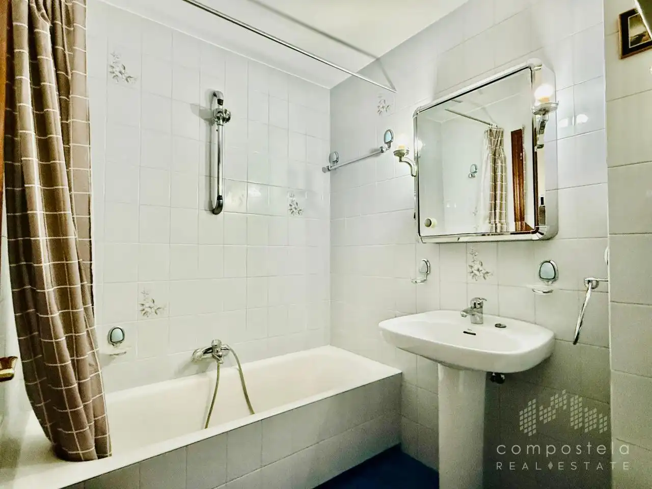 Baño de Piso en venta en Santiago de Compostela  con Calefacción, Parquet y Trastero