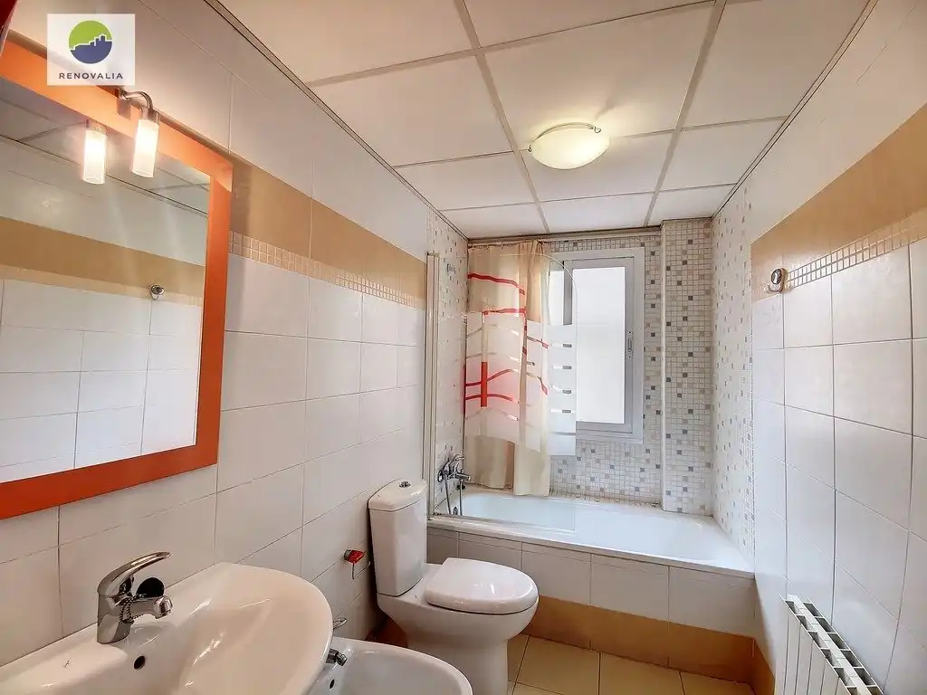 Badezimmer von Wohnung zur Miete in Armilla mit Klimaanlage, Heizung und Terrasse