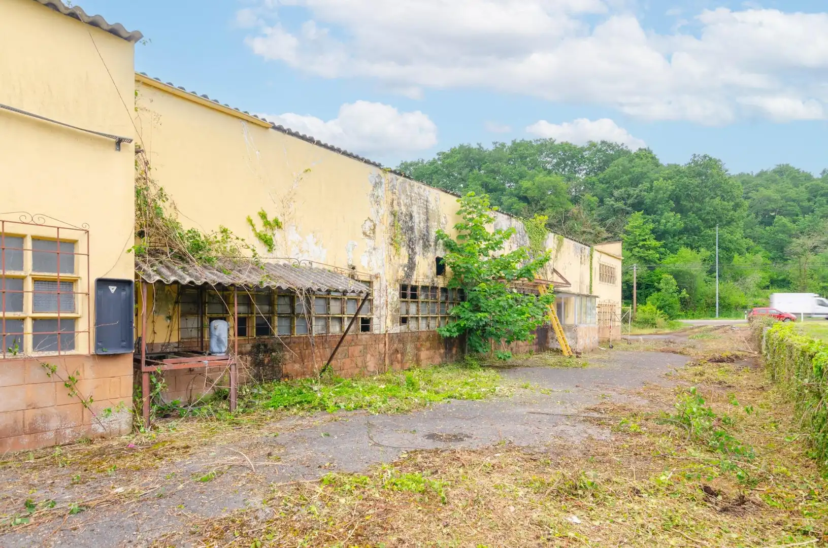 Vista exterior de Nave industrial en venta en Piloña