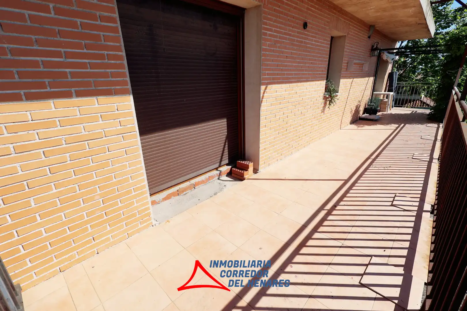 Vista exterior de Finca rústica en venda en Mejorada del Campo amb Aire condicionat, Calefacció i Jardí privat