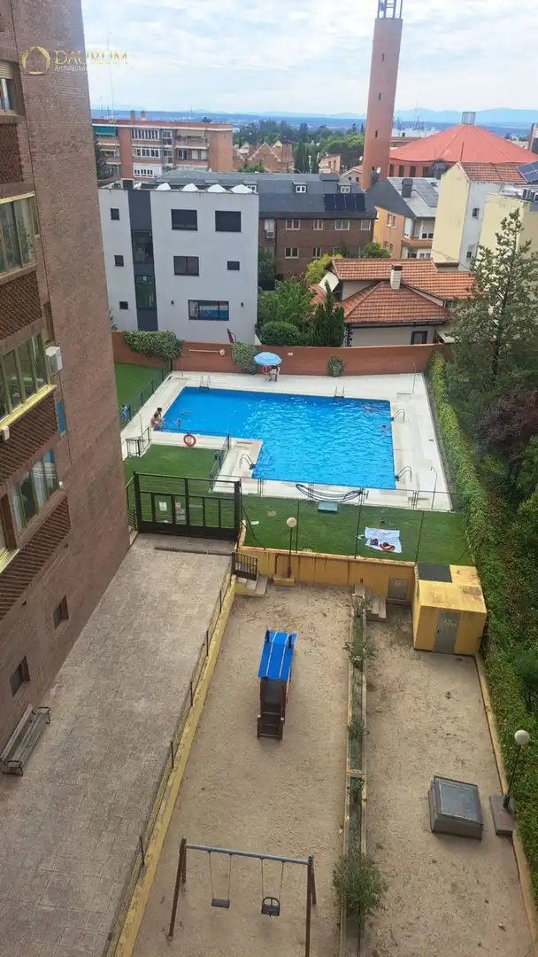 Schwimmbecken von Wohnung zum Verkauf in Madrid mit Klimaanlage, Heizung und Terrasse