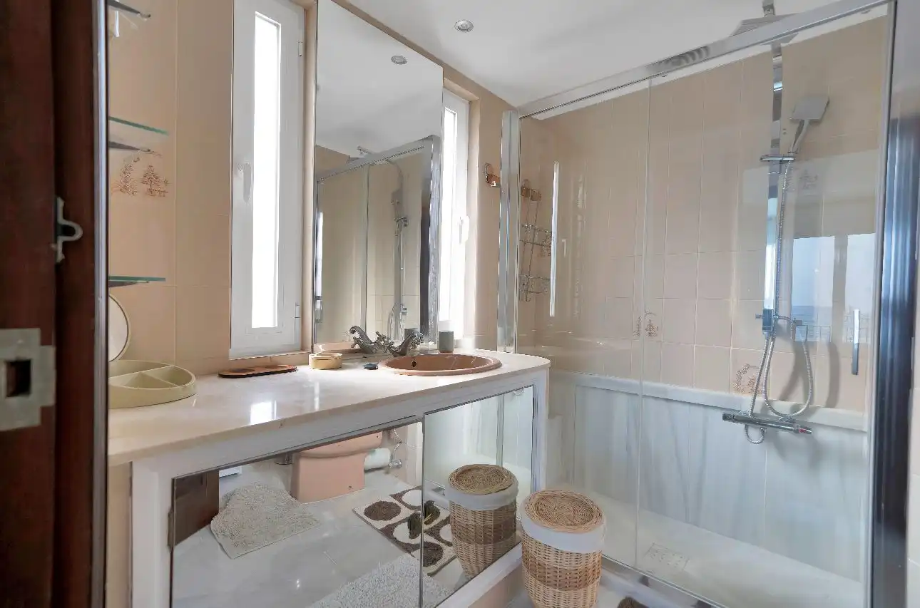 Bany de Casa o xalet de lloguer en Marbella amb Aire condicionat, Jardí privat i Terrassa