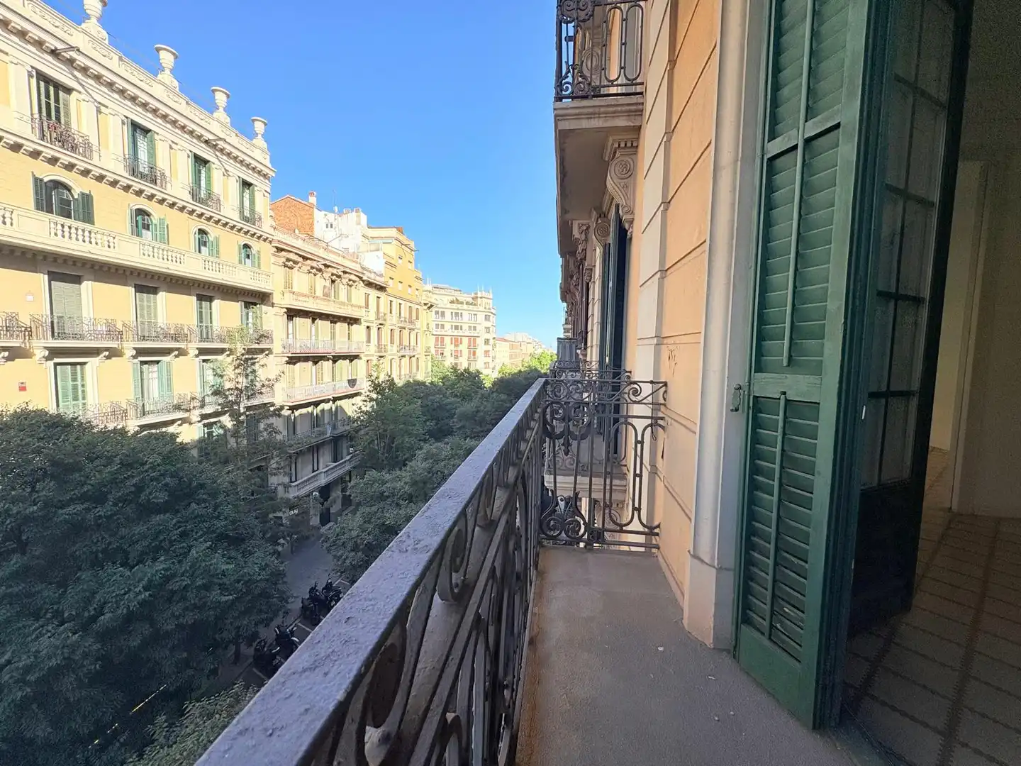 Vista exterior de Piso de alquiler en Barcelona con Aire acondicionado, Horno y Balcón