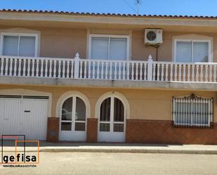 Vista exterior de Casa o xalet en venda en Carrizosa amb Aire condicionat, Terrassa i Balcó