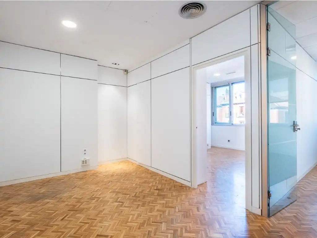 Schlafzimmer von Büro zur Miete in Madrid