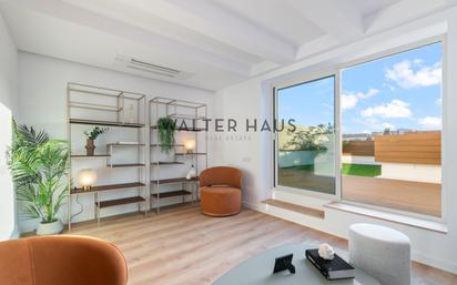 Living room of Attic for sale in  Barcelona Capital  with Air Conditioner, Terrace and Balcony